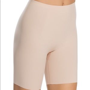 NWT Spanx Thinstincts Mid Thigh Short Medium